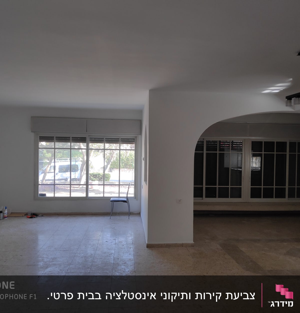 צביעת קירות ותיקוני אינסטלציה בבית פרטי.